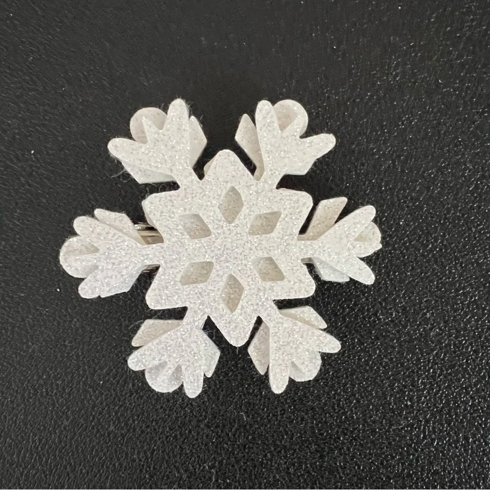 NWT White Snowflake barrette